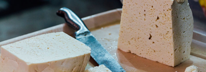 queso roquefort, un tipo de queso con 400kcal por 100gr
